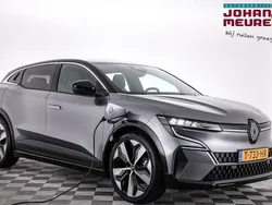 Grijs, metallic lak Gebruikt 2023 Renault Mégane Techno Hatchback | € 24.990 (Goede deal)