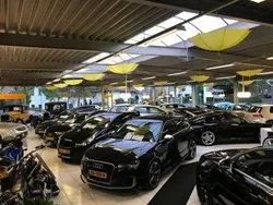 Zwart Gebruikt 2022 Jaguar XE R-Dynamic Sedan | € 46.950