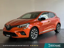 Oranje Gebruikt 2022 Renault Clio V Techno Hatchback | € 18.785 (Eerlijke prijs)