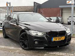 Zwart Gebruikt 2018 BMW 318 Luxury Line Sedan | € 15.950 (Eerlijke prijs)