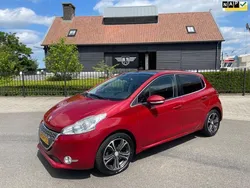 Rood Gebruikt 2013 Peugeot 208 Allure Hatchback | € 4.950 (Eerlijke prijs)