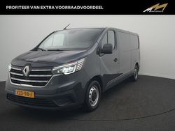 Grijs (metallic) Gebruikt 2023 Renault Trafic Komfort MPV | € 22.900 (Goede deal)