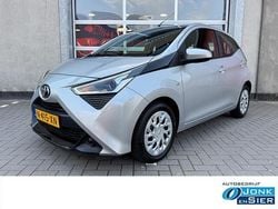 Grijs Gebruikt 2022 Toyota Aygo X-play Hatchback | € 13.790 (Goede deal)
