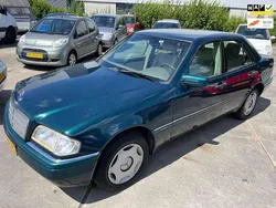 Groen, metallic lak Gebruikt 1996 Mercedes C200 Elegance Sedan | € 4.750