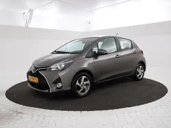 Grijs, metallic lak Gebruikt 2016 Toyota Yaris Trend Hatchback | € 9.995 (Goede deal)