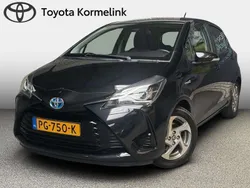 Zwart, metallic lak Gebruikt 2017 Toyota Yaris Hybrid Hatchback | € 15.950 (Eerlijke prijs)