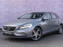 Grijs Gebruikt 2018 Volvo V40 Inscription Stationwagen | € 18.399 (Eerlijke prijs)
