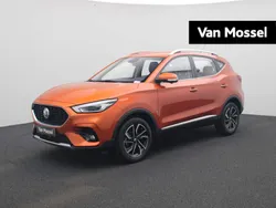 Oranje Gebruikt 2023 MG ZS Luxury Sedan | € 22.995