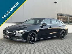 Zwart, metallic lak Gebruikt 2020 Mercedes CLA180 Shooting Brake Stationwagen | € 20.995 (Eerlijke prijs)