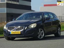 Blauw, metallic lak Gebruikt 2013 Volvo V60 Momentum Stationwagen | € 3.999 (Eerlijke prijs)