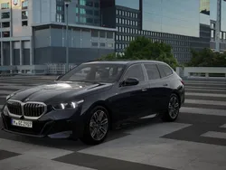 Zwart, metallic lak Nieuw 2024 BMW 520 M Sport Stationwagen | € 79.088 (Super prijs)