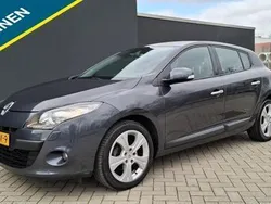 Grijs, metallic lak Gebruikt 2010 Renault Mégane III Dynamique Hatchback | € 4.550 (Eerlijke prijs)