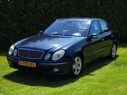 Zwart Gebruikt 2003 Mercedes E240 Avantgarde Sedan | € 6.895 (Eerlijke prijs)