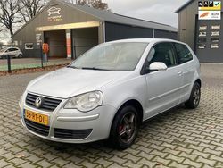 Grijs, metallic lak Gebruikt 2005 VW Polo Comfortline Hatchback | € 2.299 (Eerlijke prijs)