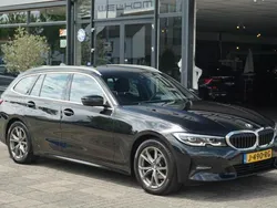 Zwart, metallic lak Gebruikt 2020 BMW 318 Executive Stationwagen | € 27.480 (Eerlijke prijs)