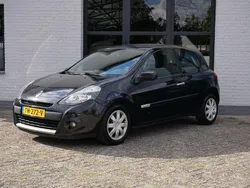 Zwart, metallic lak Gebruikt 2011 Renault Clio II Authentique Hatchback | € 1.850 (Eerlijke prijs)