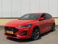 Rood Gebruikt 2022 Ford Focus ST-Line X Hatchback | € 20.945 (Eerlijke prijs)