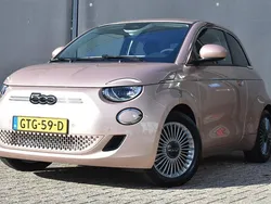 Rood Nieuw 2024 Fiat 500e Urban Hatchback | € 25.595 (Eerlijke prijs)