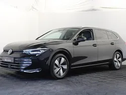 Zwart Gebruikt 2024 VW Passat Business Stationwagen | € 33.999 (Iets duurder)