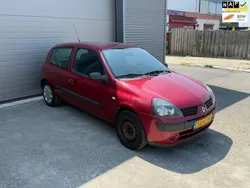 Rood Gebruikt 2003 Renault Clio II Expression Hatchback | € 950 (Goede deal)