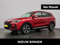 Rood Nieuw 2025 MG ZS Luxury Sedan | € 31.300 (Goede deal)