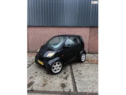Zwart Gebruikt 2003 Smart ForTwo Coupé Pure Coupé | € 1.199 (Eerlijke prijs)
