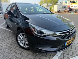 Zwart Gebruikt 2017 Opel Astra Edition Stationwagen | € 6.950 (Goede deal)