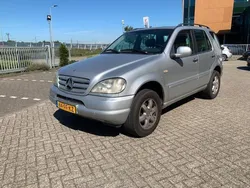 Grijs Gebruikt 2000 Mercedes 320 SUV | € 3.950 (Duur)