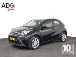 Zwart Gebruikt 2023 Toyota Aygo Play Hatchback | € 17.450 (Eerlijke prijs)