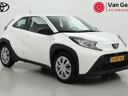 Wit Gebruikt 2023 Toyota Aygo Play Hatchback | € 19.200 (Eerlijke prijs)