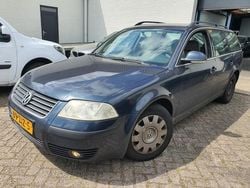 Blauw Gebruikt 2005 VW Passat Stationwagen | € 800 (Goede deal)