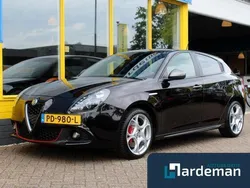 Zwart, metallic lak Gebruikt 2017 Alfa Romeo Giulietta Hatchback | € 17.950 (Eerlijke prijs)