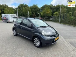 Grijs Gebruikt 2011 Toyota Aygo Hatchback | € 1.950 (Eerlijke prijs)