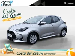 Grijs Gebruikt 2023 Toyota Yaris Hybrid Active Hatchback | € 21.545 (Eerlijke prijs)