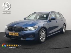 Blauw (metallic) Gebruikt 2021 BMW 330e Sport Line Stationwagen | € 27.830 (Super prijs)