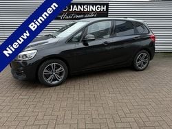 Zwart Gebruikt 2019 BMW 218 Executive Stationwagen | € 17.950 (Eerlijke prijs)