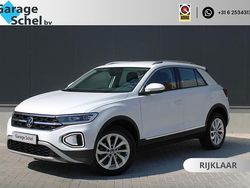 Wit Gebruikt 2023 VW T-Roc Style SUV | € 32.950 (Eerlijke prijs)