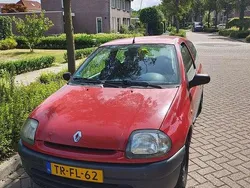 Rood Gebruikt 1998 Renault Clio II Hatchback | € 750 (Iets duurder)