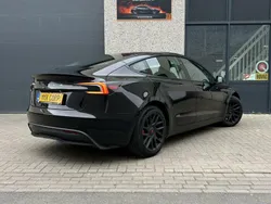 Zwart Gebruikt 2024 Tesla Model 3 Standard Range Sedan | € 36.999 (Eerlijke prijs)