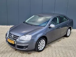 Grijs, metallic lak Gebruikt 2010 VW Jetta Highline Sedan | € 6.750 (Iets duurder)
