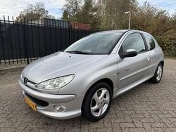Grijs Gebruikt 2006 Peugeot 206 Quiksilver Hatchback | € 1.950 (Eerlijke prijs)
