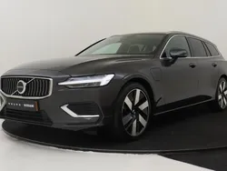 Grijs Gebruikt 2025 Volvo V60 Stationwagen | € 51.890 (Eerlijke prijs)