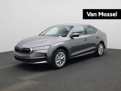 Grijs, metallic lak Nieuw 2024 Skoda Octavia Business Line Hatchback | € 34.944 (Super prijs)