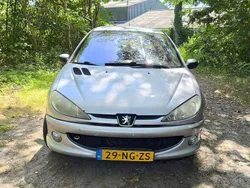 Zilver Gebruikt 2003 Peugeot 206 Quiksilver Hatchback | € 650 (Goede deal)
