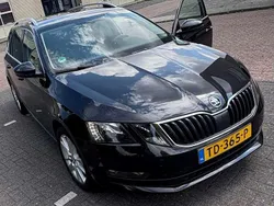 Zwart Gebruikt 2018 Skoda Octavia Clever Stationwagen | € 15.500 (Goede deal)