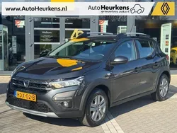 Grijs Gebruikt 2022 Dacia Sandero Essentiel Hatchback | € 16.945 (Eerlijke prijs)