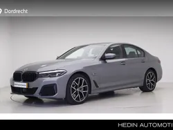 Grijs Gebruikt 2023 BMW 530e M Sport Sedan | € 49.895 (Eerlijke prijs)