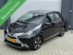 Zwart Gebruikt 2015 Toyota Aygo X-clusiv Hatchback | € 6.595 (Eerlijke prijs)