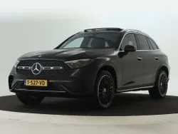 Obsidiaanzwart metaalkleur metallic Gebruikt 2023 Mercedes GLC300 AMG line SUV | € 68.950 (Eerlijke prijs)