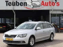 Grijs, metallic lak Gebruikt 2014 Skoda Superb Stationwagen | € 6.985 (Iets duurder)